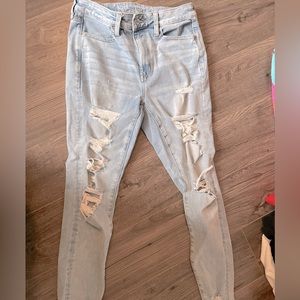 AMERICAN EAGLE RIPPED JEANS NEVER WORN SIZE 8
